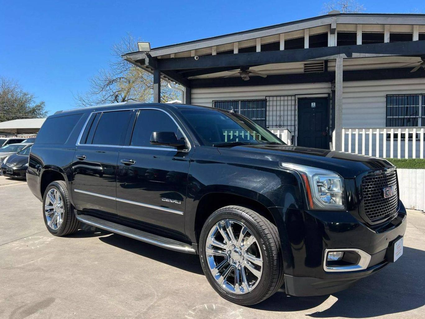 GMC YUKON XL 2018 1GKS1HKJ4JR162483 image